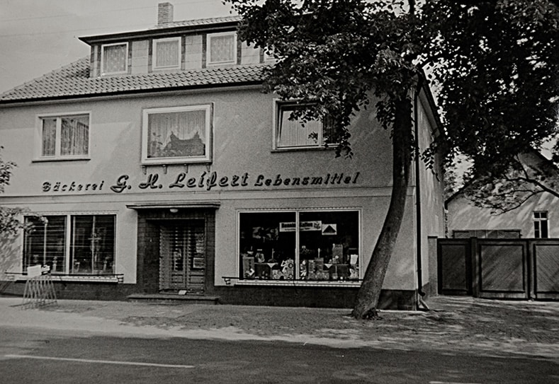 Ein historisches Bild vor der Bäckerei Leifert.